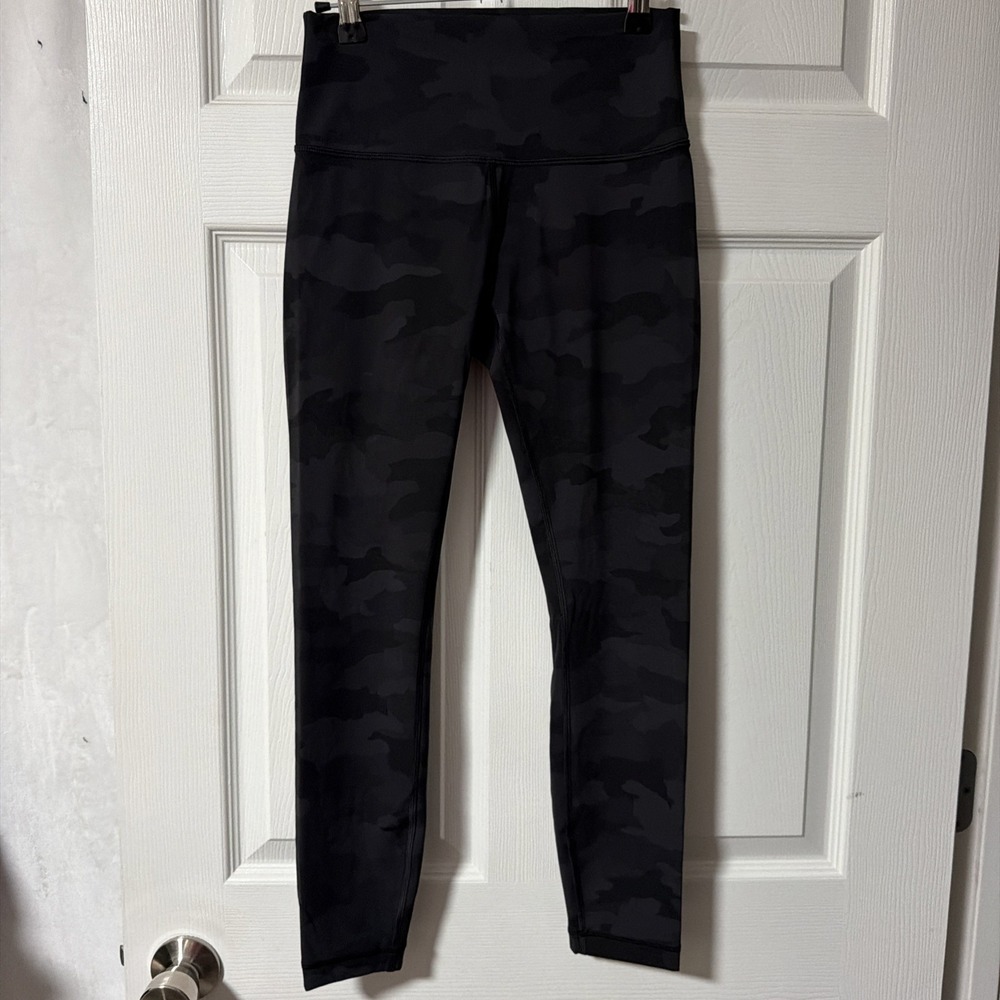 Lululemon Align High Rise  Leggings Black grey Camo Size 6 Nulu Stretch 7/8